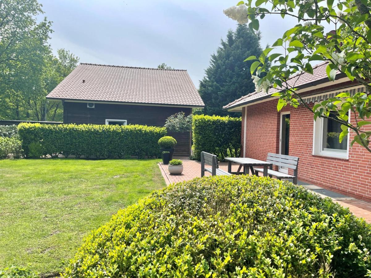 Landhaus Am Wald Mit Garten Mit 1 Schlafnische Und 1 Schlafzimmer Aurich Eksteriør bilde