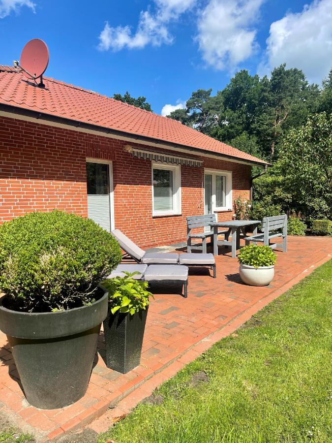 Landhaus Am Wald Mit Garten Mit 1 Schlafnische Und 1 Schlafzimmer Aurich Eksteriør bilde